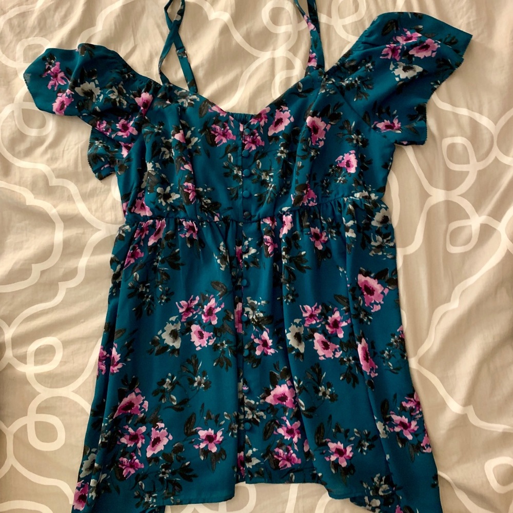 Torrid cold shoulder top. NEVER WORN